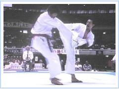 Y. Hanzaki scores with a mawashi-geri during the 1999 JKA National Championship